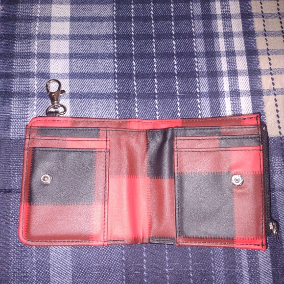 Scout plaid Wallet with keychain hook - Picture 3 of 5